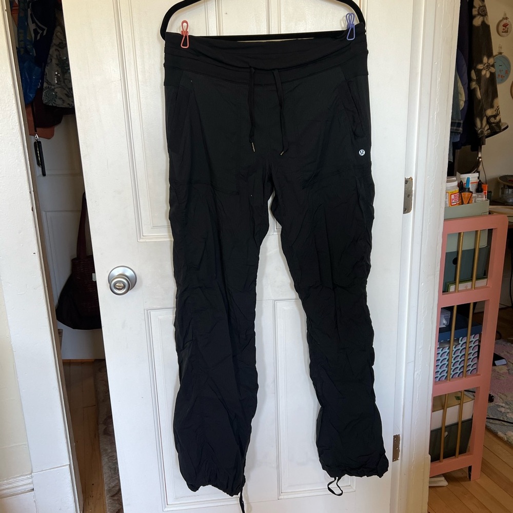 Cargo Lululemon Pants w/ lots of pockets